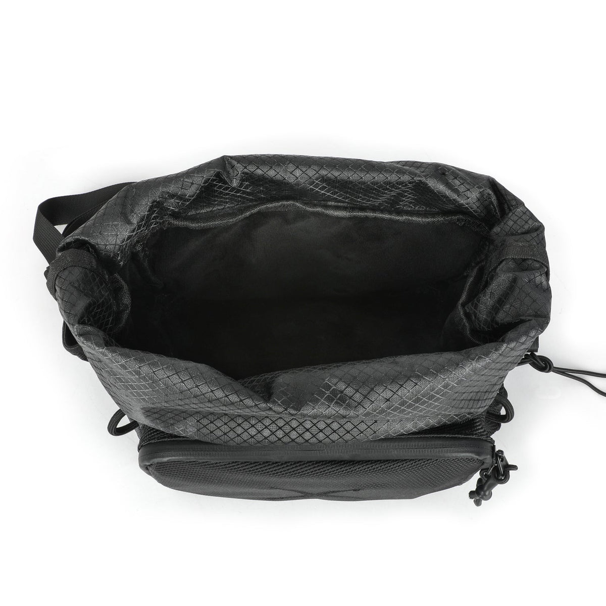 Close view of the fleece lining inside the main chalk compartment of the CRACX Ascend chalk bucket